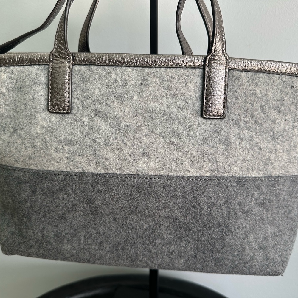 🦄🦄Tory Burch Felt and Metallic and Gray Tote - Picture 2 of 8